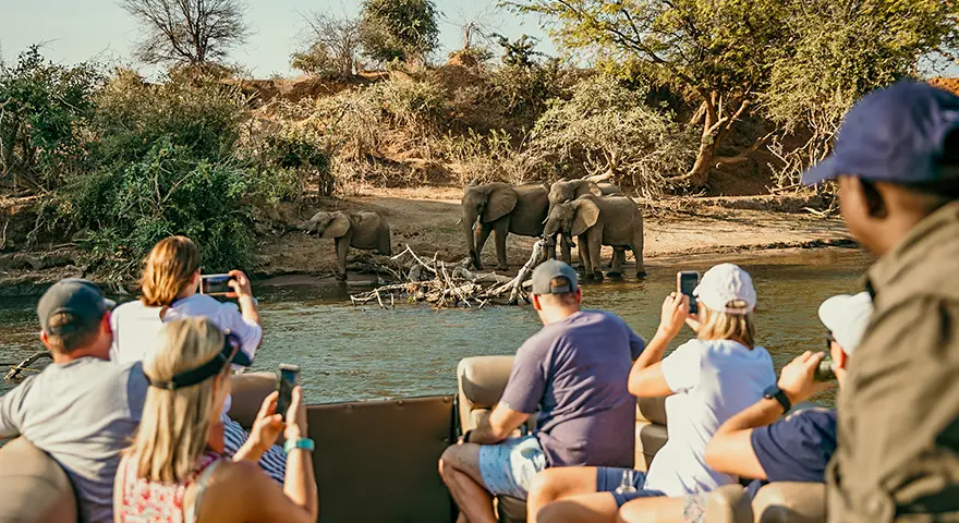 Explore-Zambia-Prive-Safari-met-gids-chauffeur-Over-ons