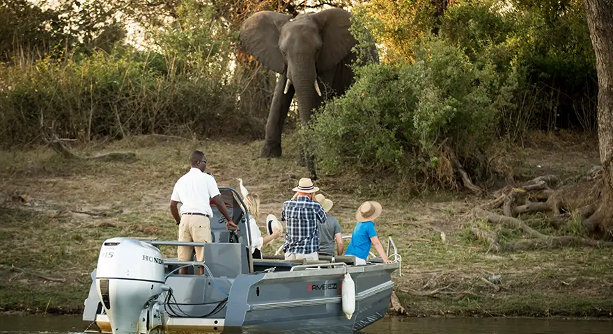 Explore-Zambia-Prive-Safari-met-gids-chauffeur